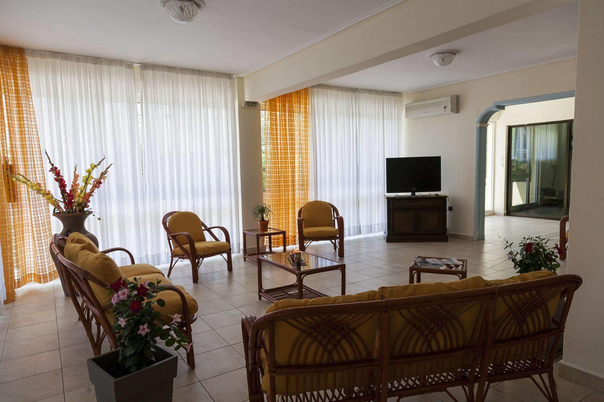 Francisco Beach Hotel Agios Andreas  Exterior photo
